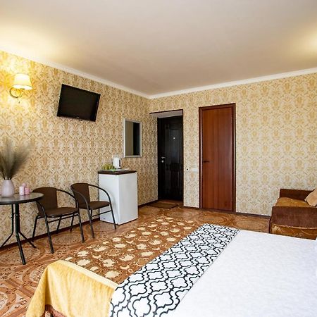 Hotel Олимп Zaliznyi Port Exterior foto